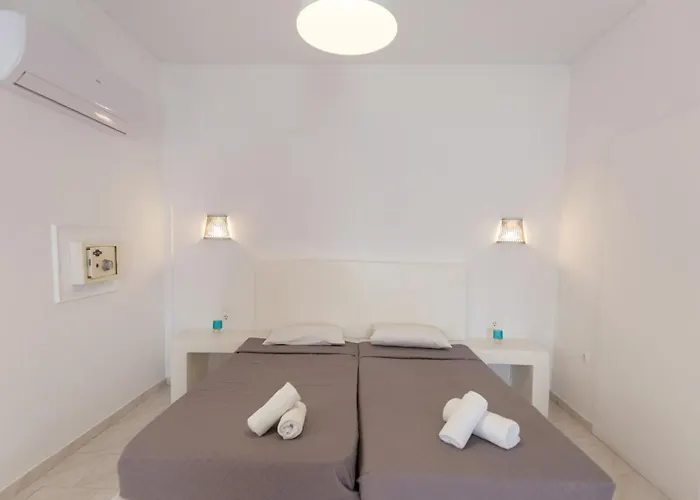 Blue Island Santorini ペリッサ